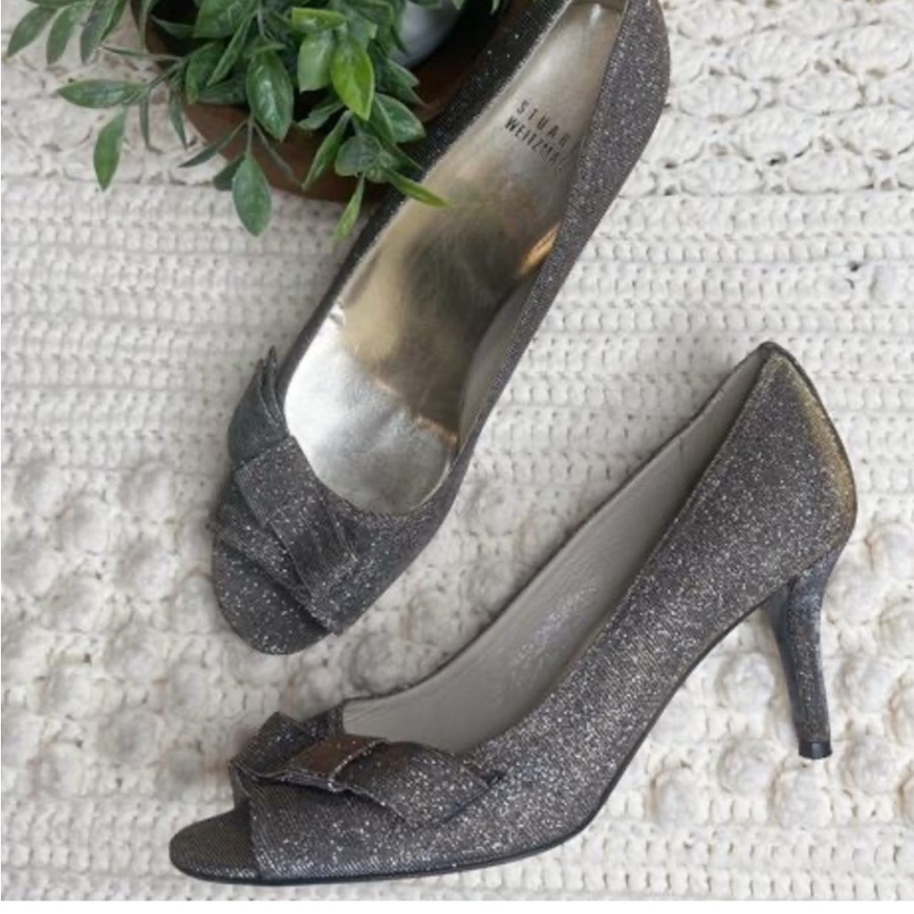 STUART WEITZMAN 9 Bowover Metallic Peep Toe Pump Heel Leather Shoes Bow Pyrite - Picture 1 of 7